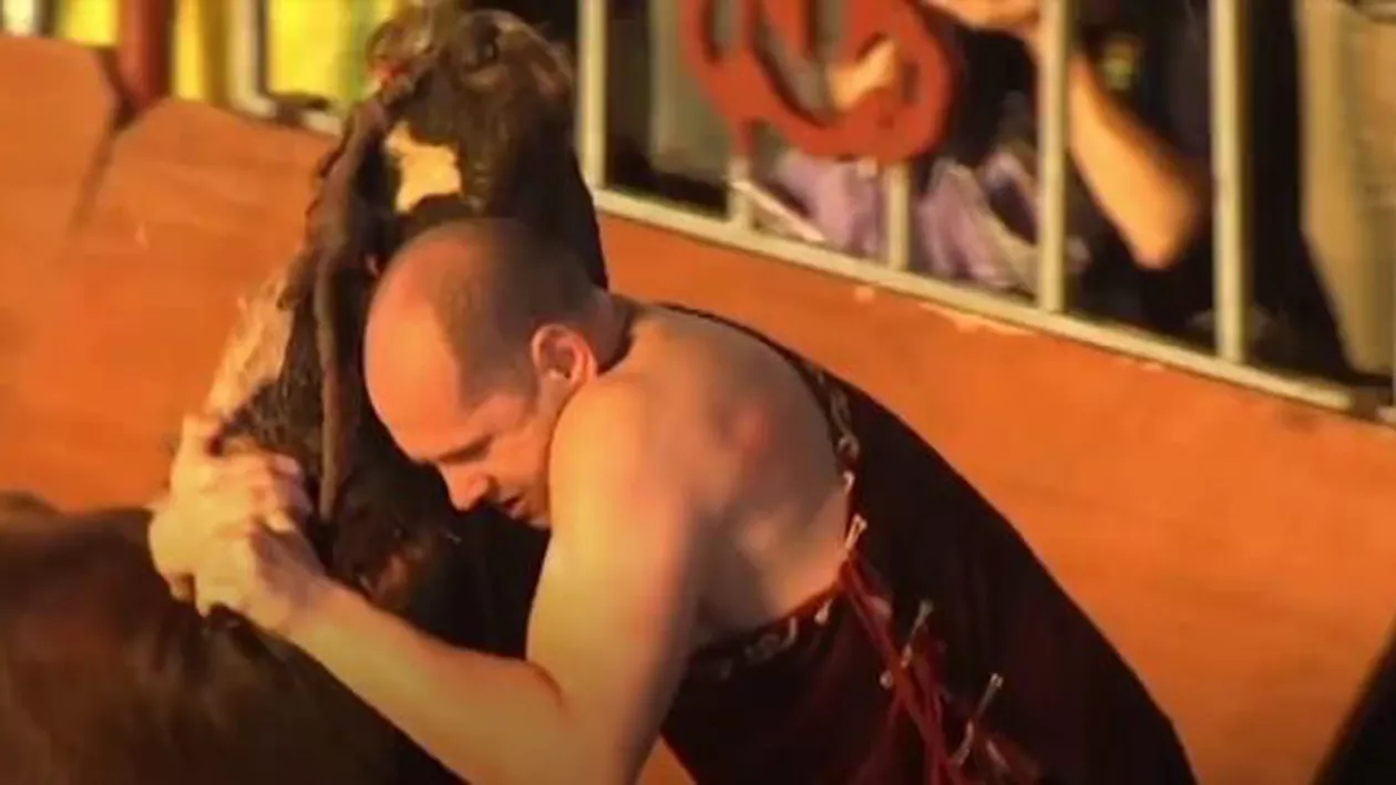 Sport INEDIT! Cum prind bărbații TAURII de coarne, la PROPRIU (VIDEO)