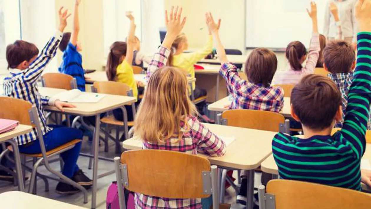 Iar s-a schimbat STRUCTURA anului școlar. Vezi AICI modificările aduse de noul ministru