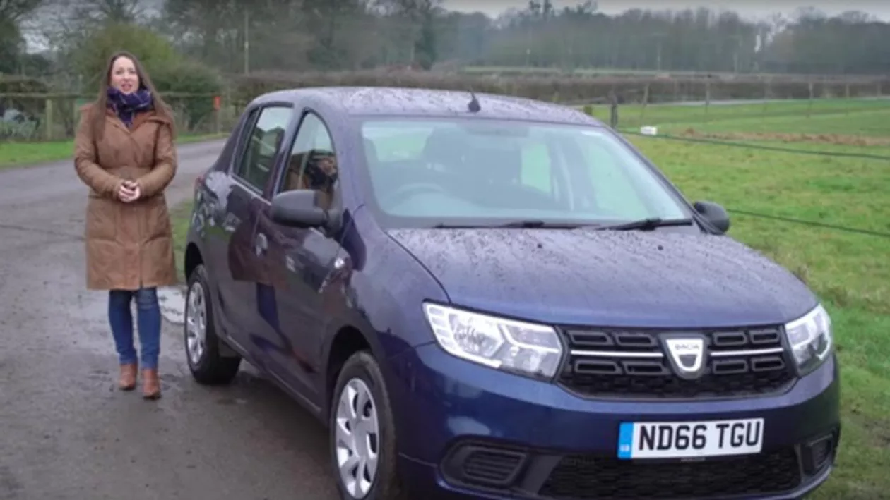 Dacia Sandero a fost luată la bani mărunți de britanici (VIDEO)