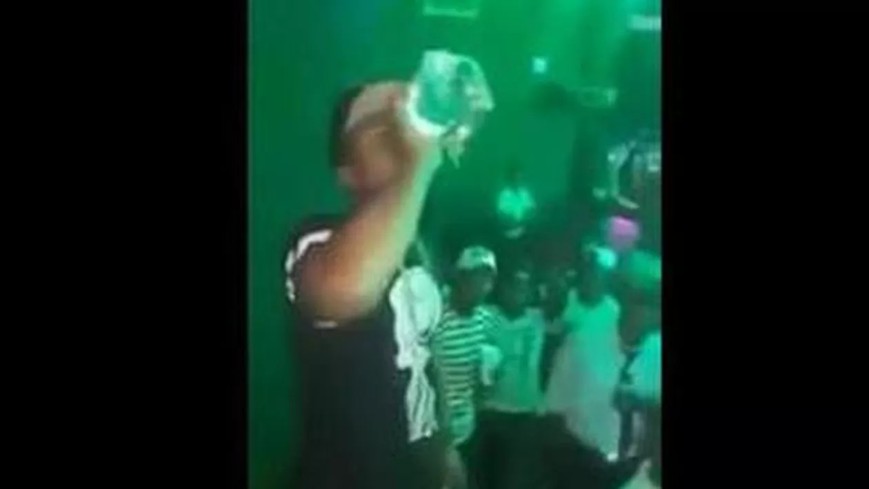 PARIU FATAL: Un bărbat a murit după ce a băut o sticlă de tequila (VIDEO)