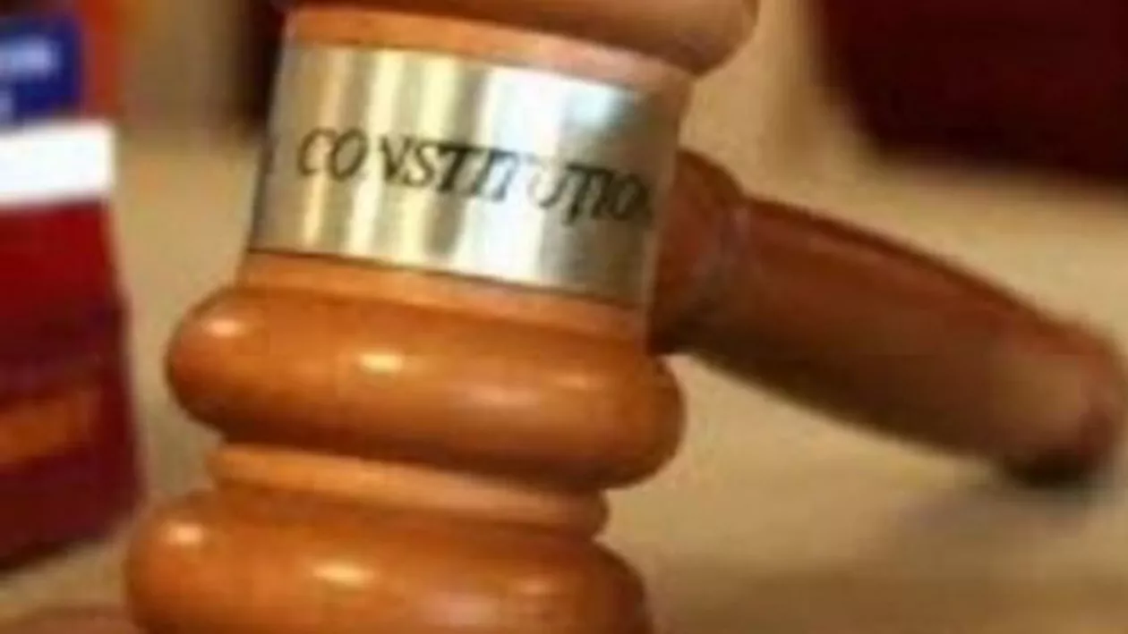 CCR a amânat pentru 21 martie discutarea sesizării Avocatului Poporului privind legea prin care li se interzice persoanelor condamnate penal să ocupe funcţii în Guvern