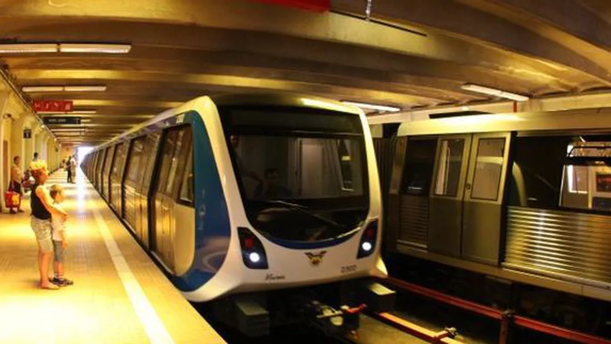 Defecțiune la metrou: Fum gros într-o garnitură de tren ce se afla în mișcare