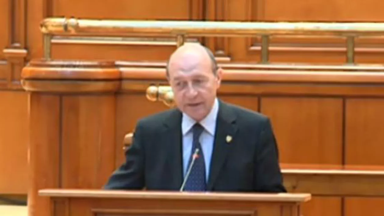 Băsescu, în Parlament: Dragi deputați, v-ați dus cu căciula în mână la procurori! Păi cine v-a pus să vă ploconiți? (VIDEO)