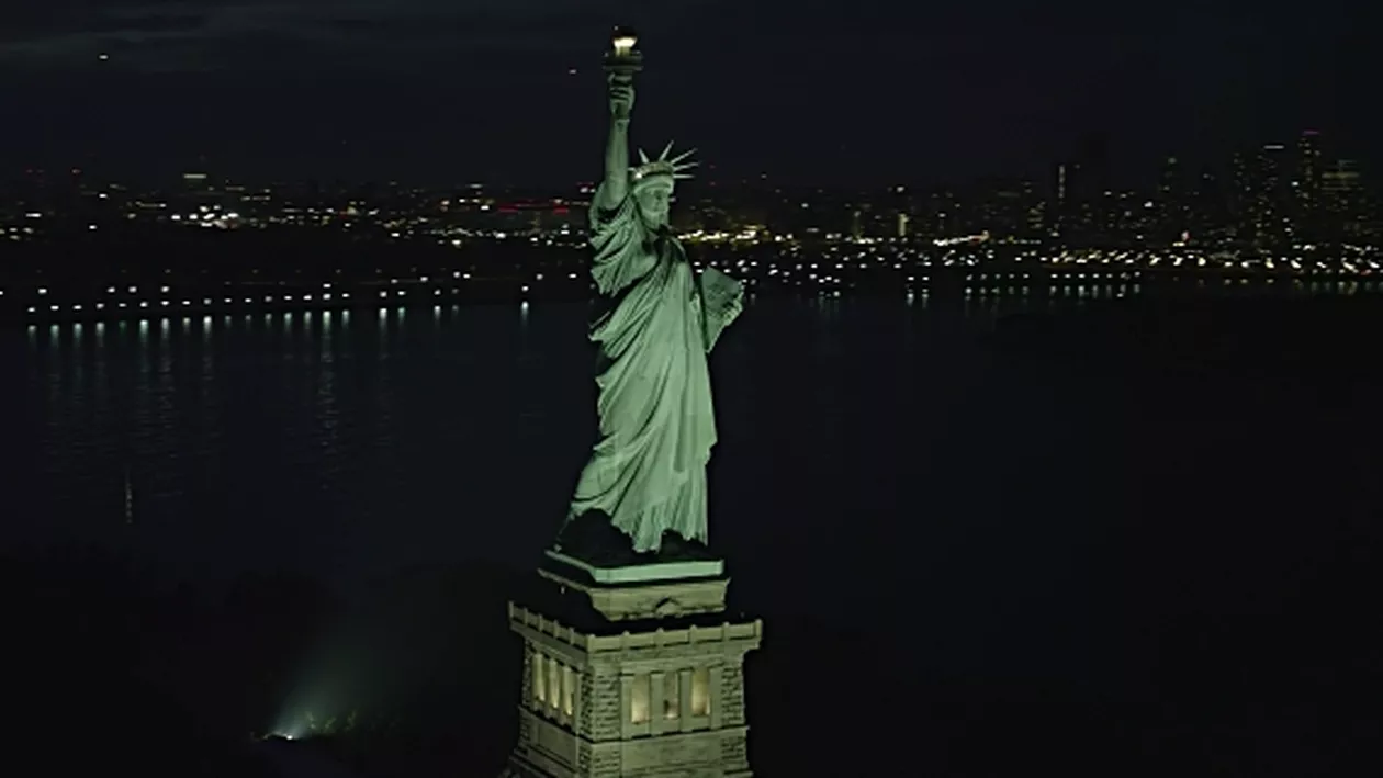 Pană de curent la New York: Statuia Libertății n-a mai luminat timp de două ore (FOTO)