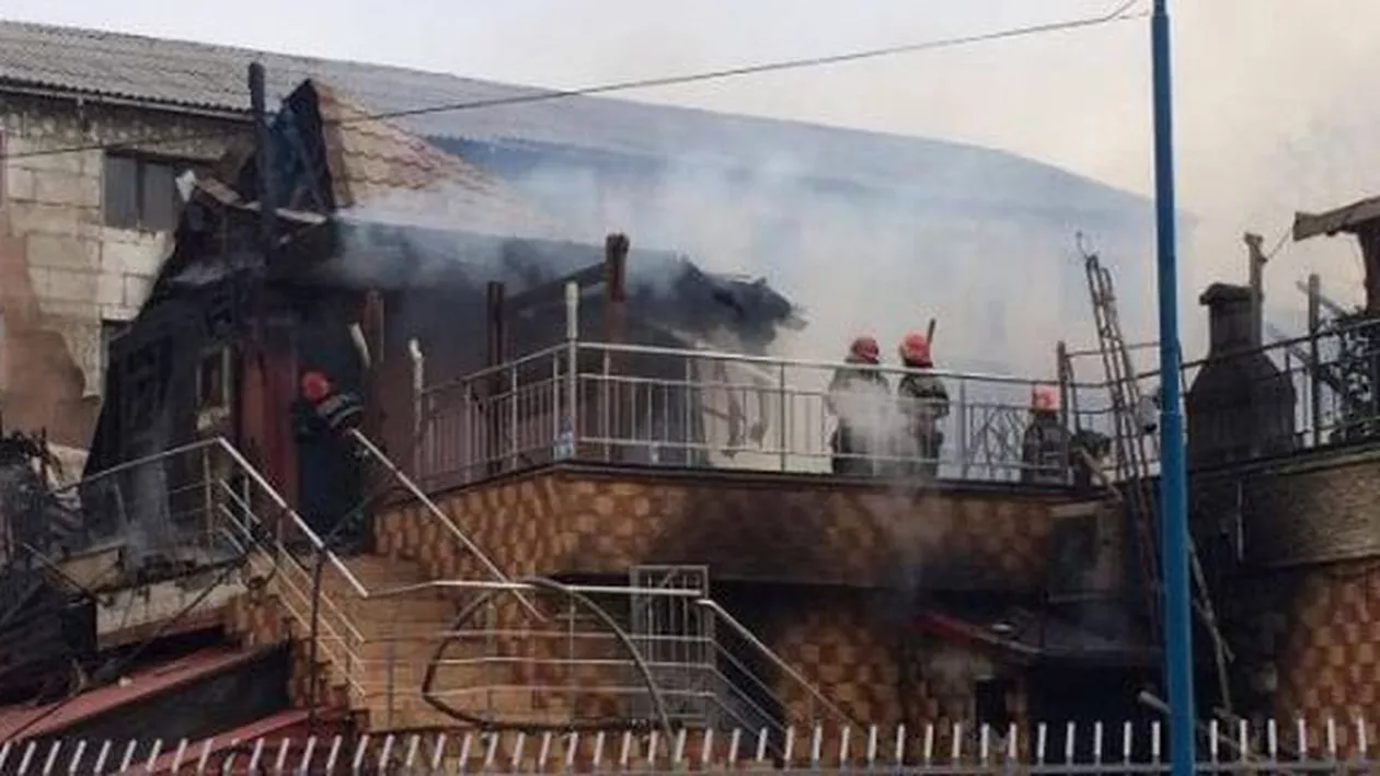 Focșani: Un INCENDIU la o pensiune a afectat 37 de apartamente din două blocuri vecine