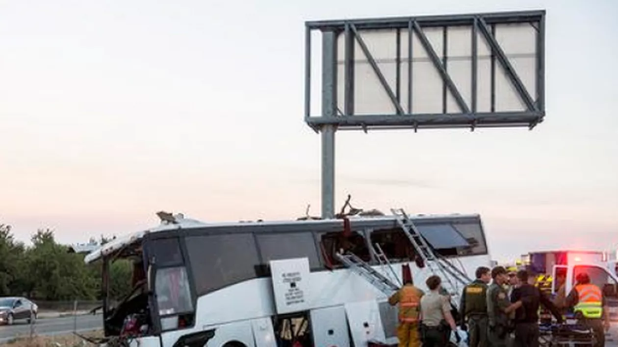 SCENE DE COȘMAR în Haiti! Zeci de MORȚI după ce un AUTOBUZ a intrat în mulțime (FOTO)