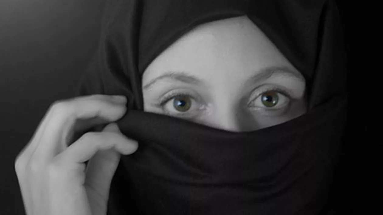 Curtea de Justiție a UE: Interzicerea vălului islamic la locul de muncă este legală