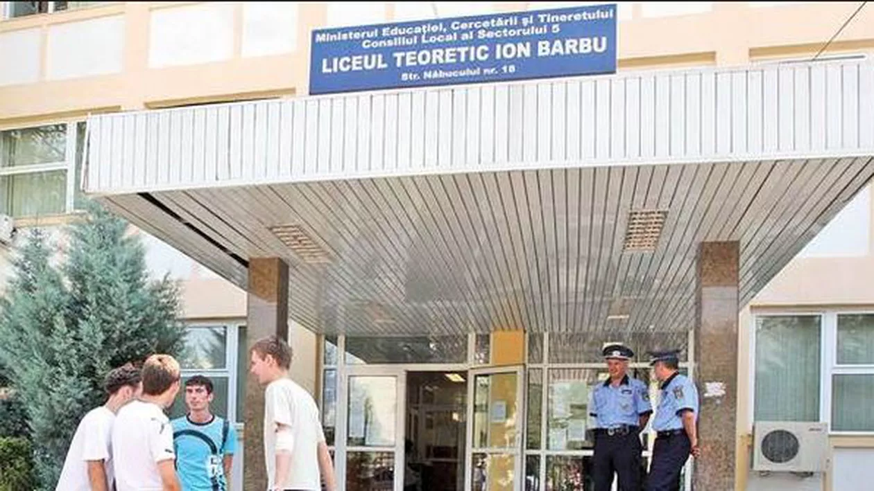 ALERTĂ FALSĂ CU BOMBĂ în București: Liceul "Ion Barbu" a fost evacuat după ce un bărbat i-a spus unui copil "să-și anunțe colegii că vor muri" (VIDEO)