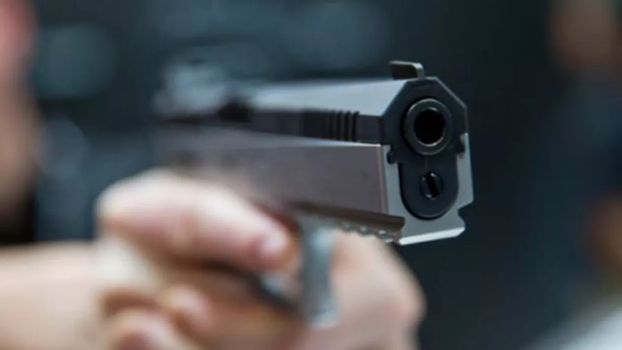 Polițiștii au identificat bărbatul care a împușcat două persoane în Oradea: Acesta este încă în libertate și este dat în urmărire generală. Povestea evenimentelor este incredibilă