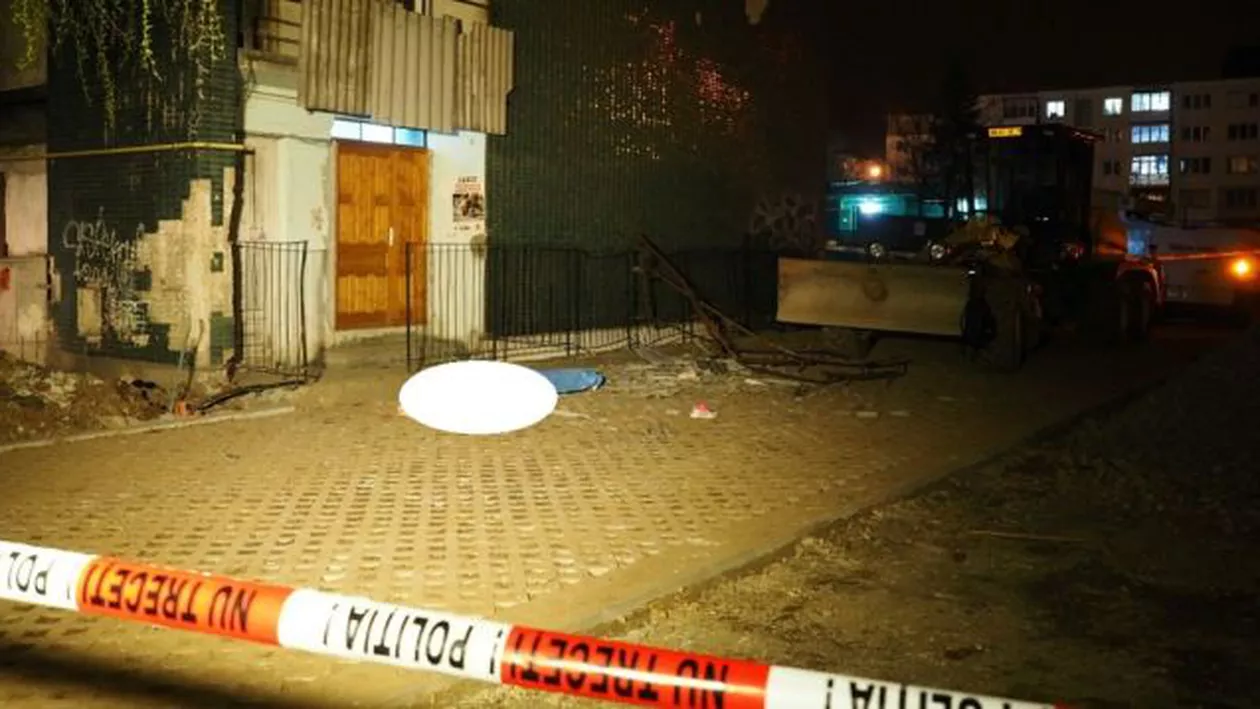 O adolescentă de 15 ani s-a stins din viață. Tânăra a căzut de la etajul 9 al unui bloc încercând să-și facă un selfie