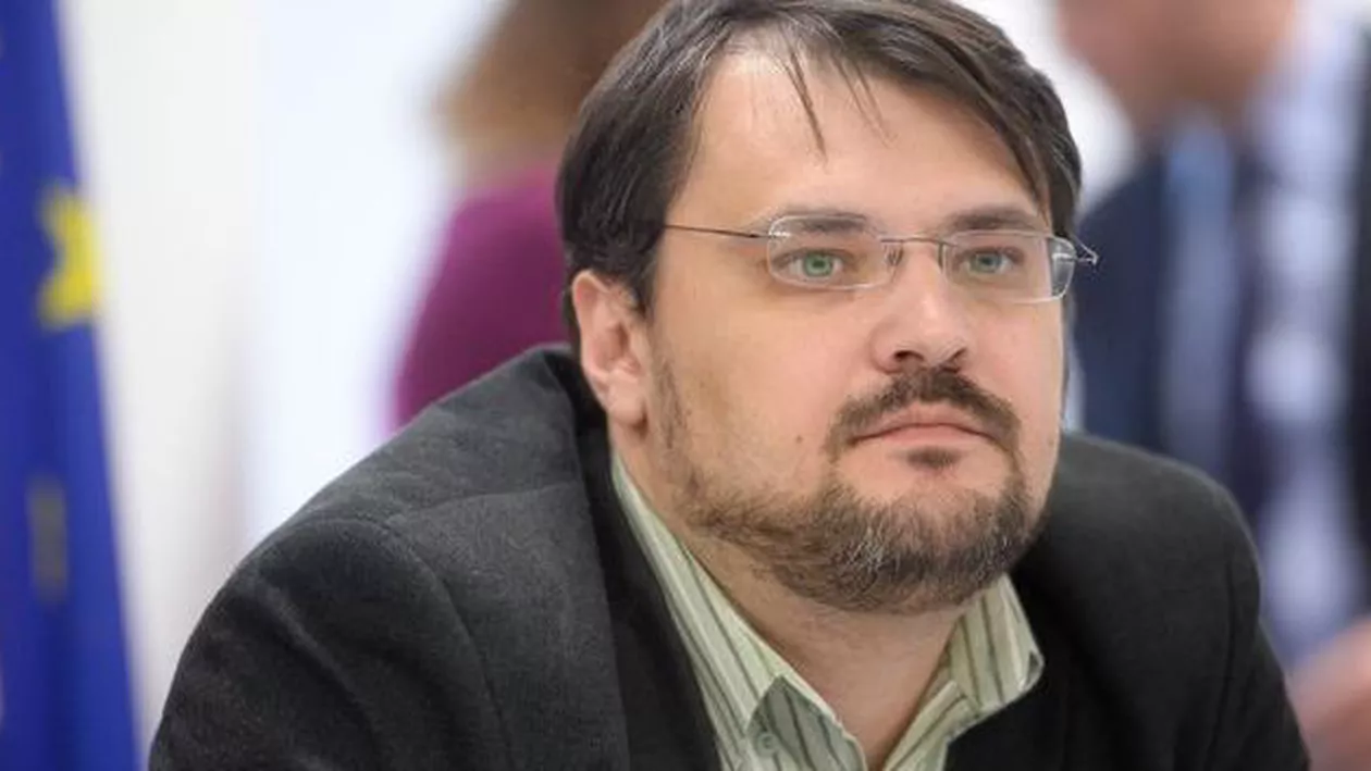 Analiză: Bătălia pentru control în USR e în toi și Ghinea stă să-i fure partidul lui Nicușor Dan