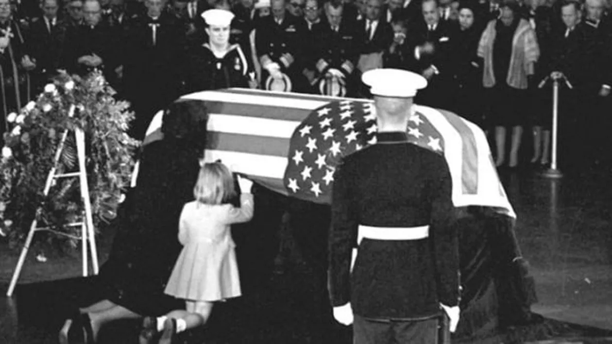 John F. Kennedy: IMAGINI UNICE de la cea mai tristă ÎNMORMÂNTARE din istoria Americii! (VIDEO, FOTO)