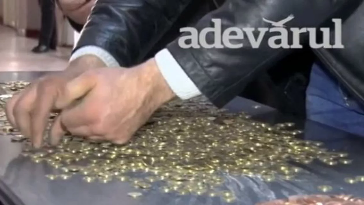 Un bărbat a vrut să plătească o amendă în monede de 1 ban. Nici casierele nu s-au lăsat mai prejos (VIDEO)