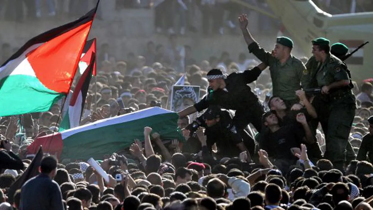 IMAGINI UNICE de la înmormântarea lui Yasser Arafat: Liderul OEP a avut parte de trei ceremonii (VIDEO)