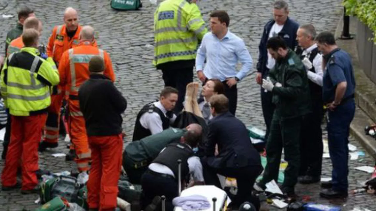 Gest TERIFIANT la Londra: Un bărbat și-a făcut un selfie cu victimele atacului terorist (FOTO)