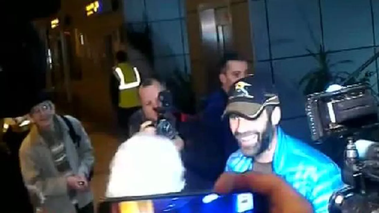 Campionul s-a întors acasă. Primire cu URALE pentru Tibi Ușeriu, câștigătorul ultramaratonului Arctic (VIDEO)