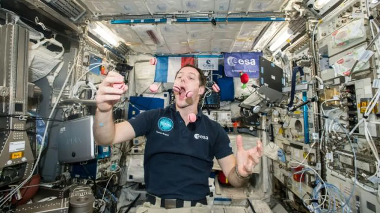 Doi astronauți de pe Stația Spațială Internațională efectuează o ieșire orbitală