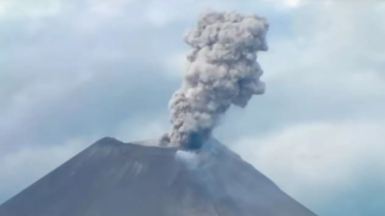 FENOMEN SPECTACULOS: Un vulcan A ERUPT după 250 de ani (VIDEO)