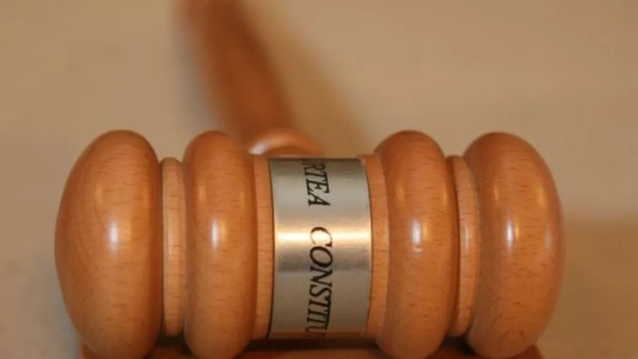 Curtea Constituțională a sesizat Inspecția Judiciară în legătură cu un judecător care a criticat decizia CCR în privința anchetării OUG 13