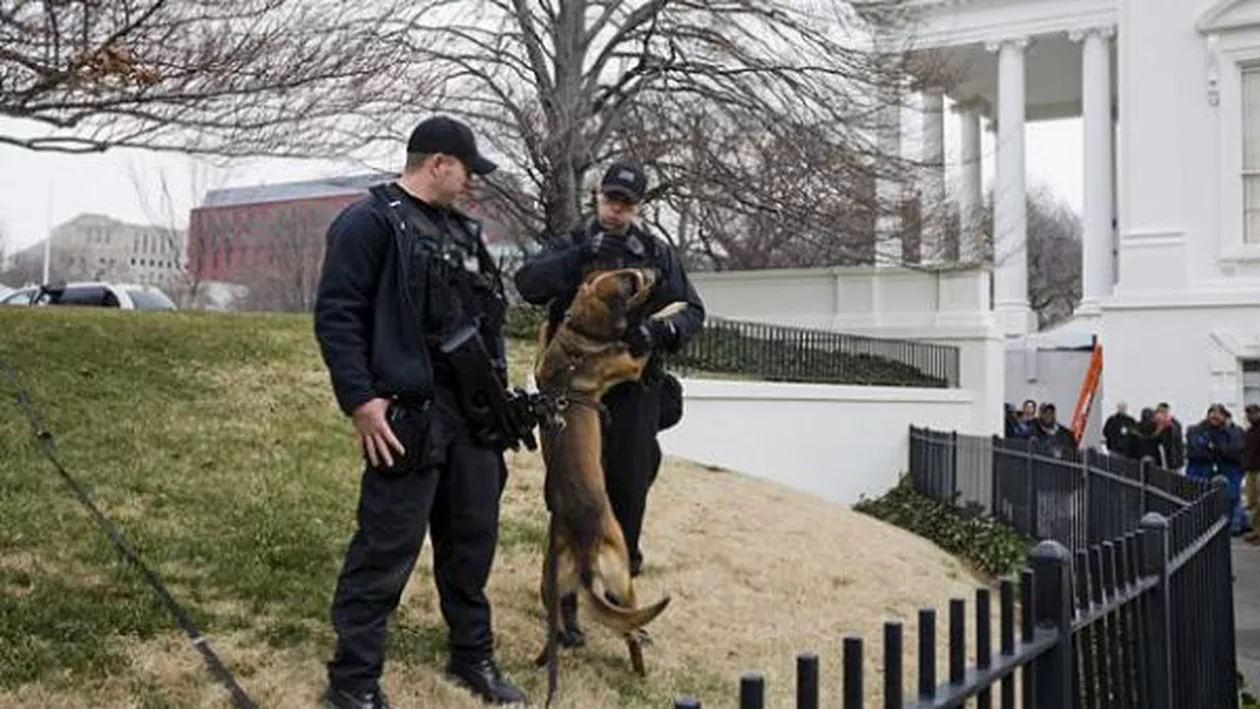 ALERTA ÎN SUA: Un bărbat cu un pachet SUSPECT, arestat în apropierea Casei Albe