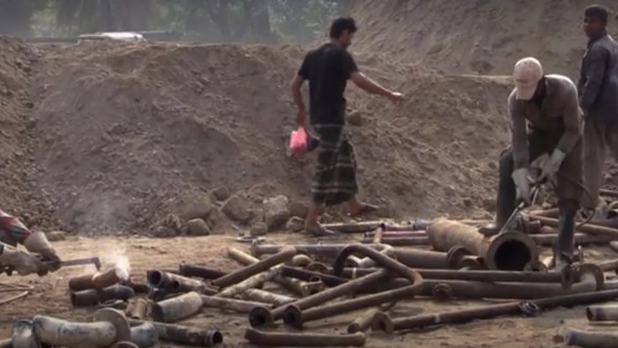 Cea mai PROFITABILĂ muncă în Bangladesh pune VIAȚA oamenilor în PERICOL! Cu ce se ocupă localnicii (VIDEO)