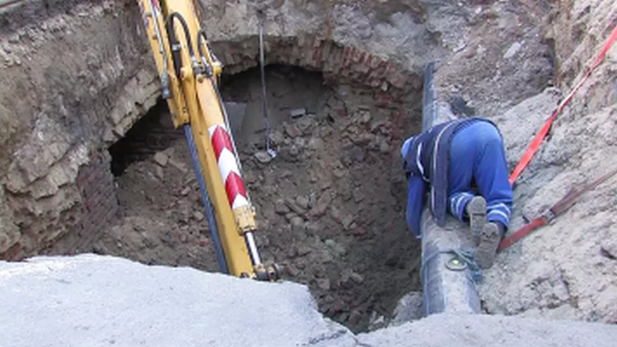 DESCOPERIRE INCREDIBILĂ: Un lanț întreg de beciuri domnești din perioada Brâncovenilor, sub șoseaua surpată