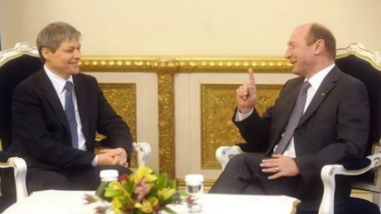 Băsescu RACOLEAZĂ un fost premier? Turcescu și Cioloș, împreună la congresul PPE (FOTO)