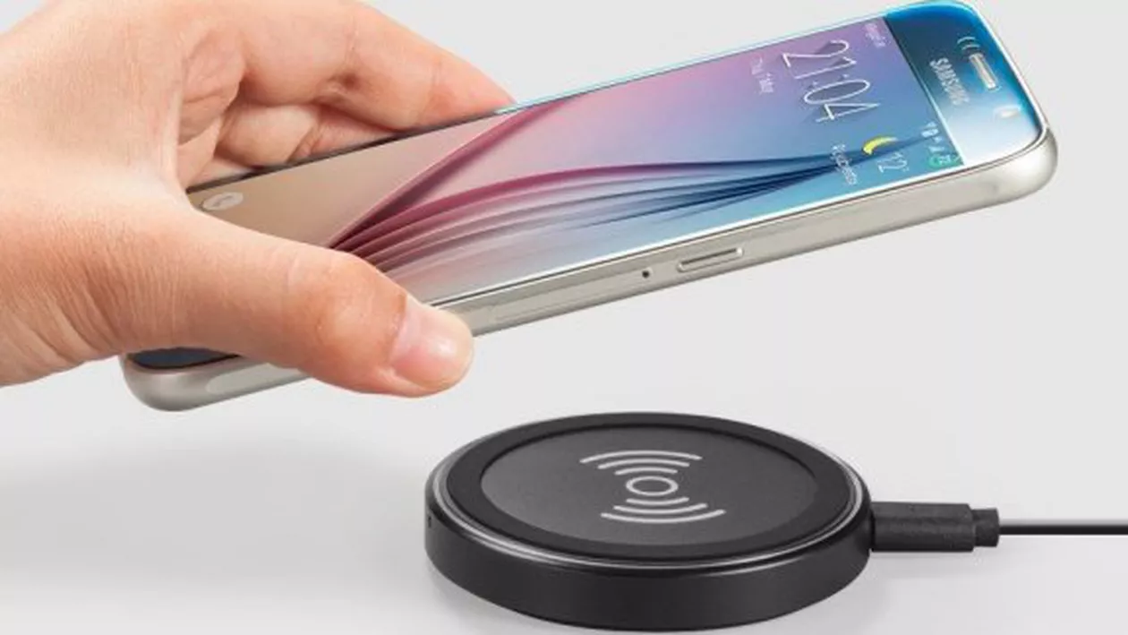 Geniul și pasiunea unor studenți din Timișoara: Tinerii au creat un încărcător care poate alimenta 8 telefoane simultan