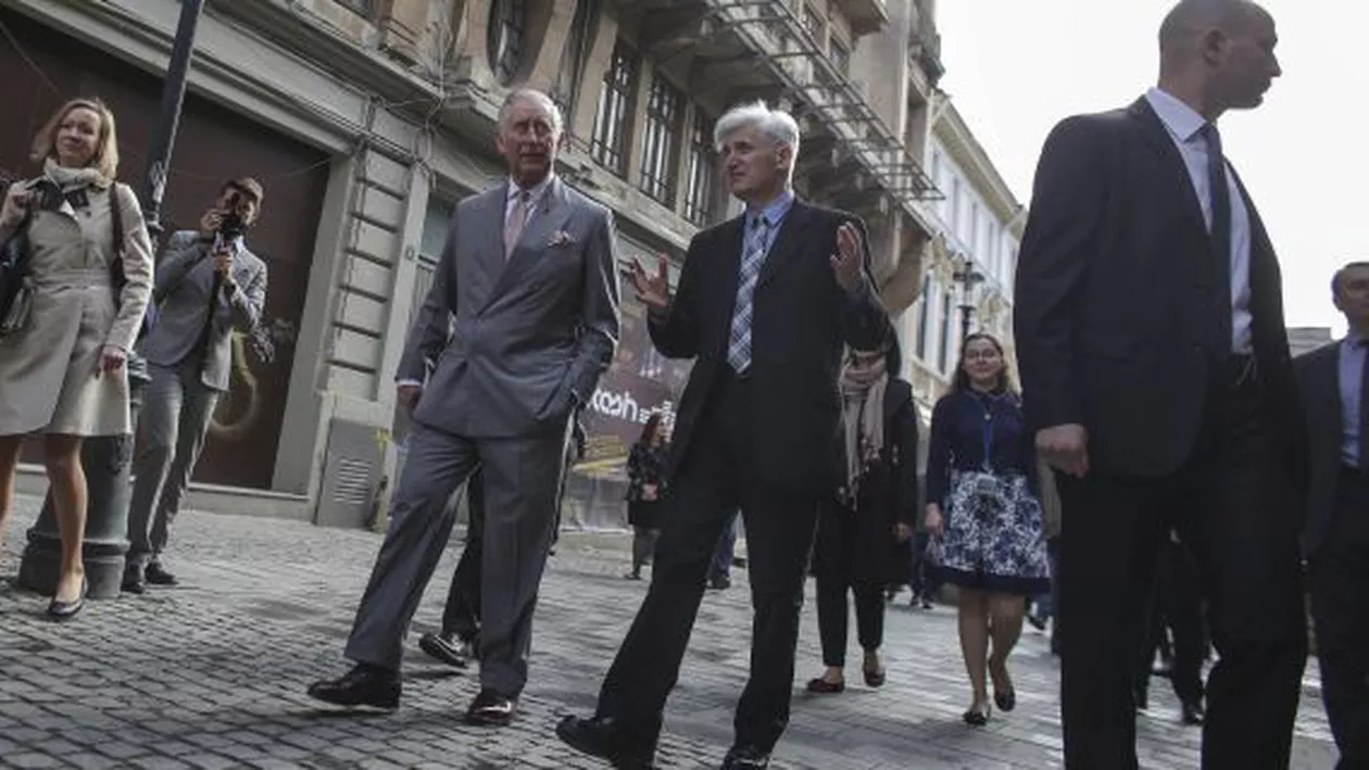 Prințul Charles s-a plimbat prin centrul istoric al Capitalei și a vizitat Teatrul Național în ultima zi a vizitei sale oficiale în România (FOTO, VIDEO)