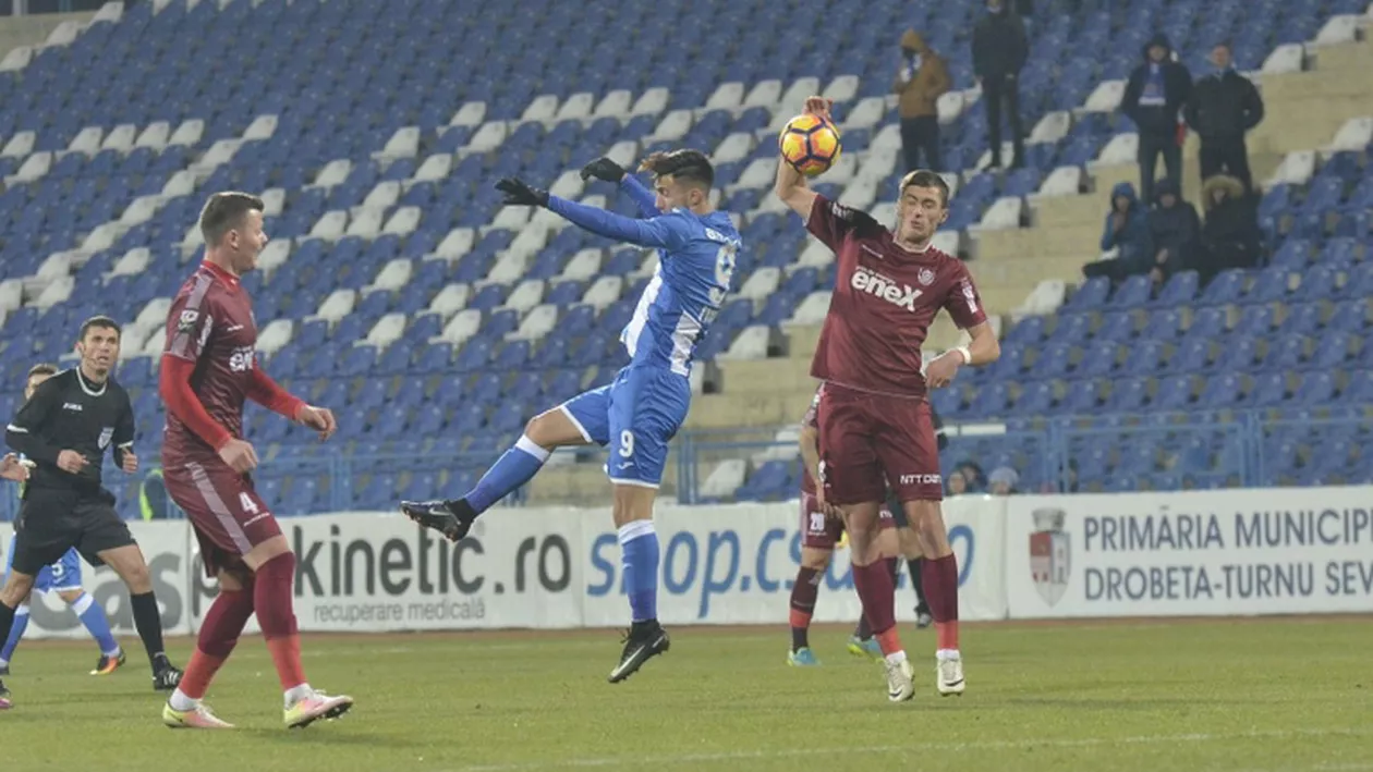 Fotbaliștii de la CFR Cluj, prinși în offside. Trei jucători au fugit din cantonament pentru a sărbători victoria cu CS U Craiova (VIDEO)