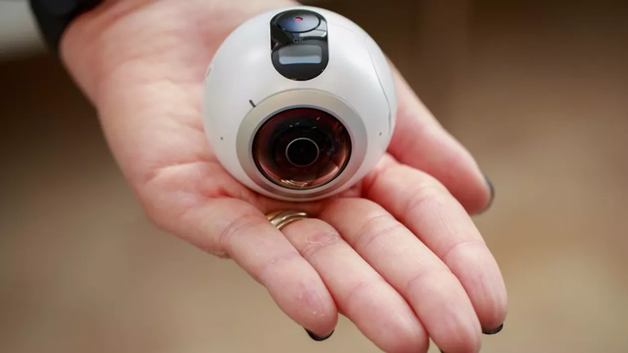 Samsung va lansa camera Gear 360 pe piața locală în luna iunie. Dispozitivul permite distribuirea de conținut în timp real (VIDEO)