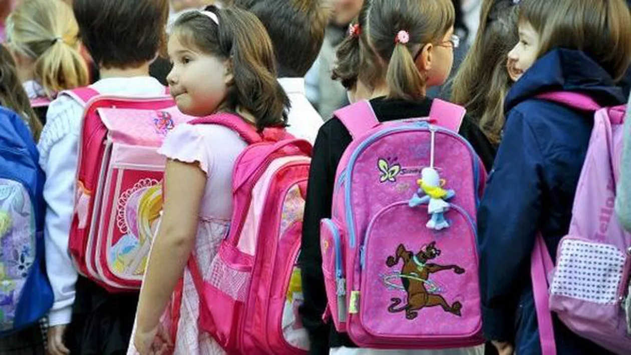 Ministrul Educației, Pavel Năstase, vrea ghiozdane mai ușoare pentru elevi. „Afectează sănătatea copiilor, cu repercusiuni asupra coloanei vertebrale”