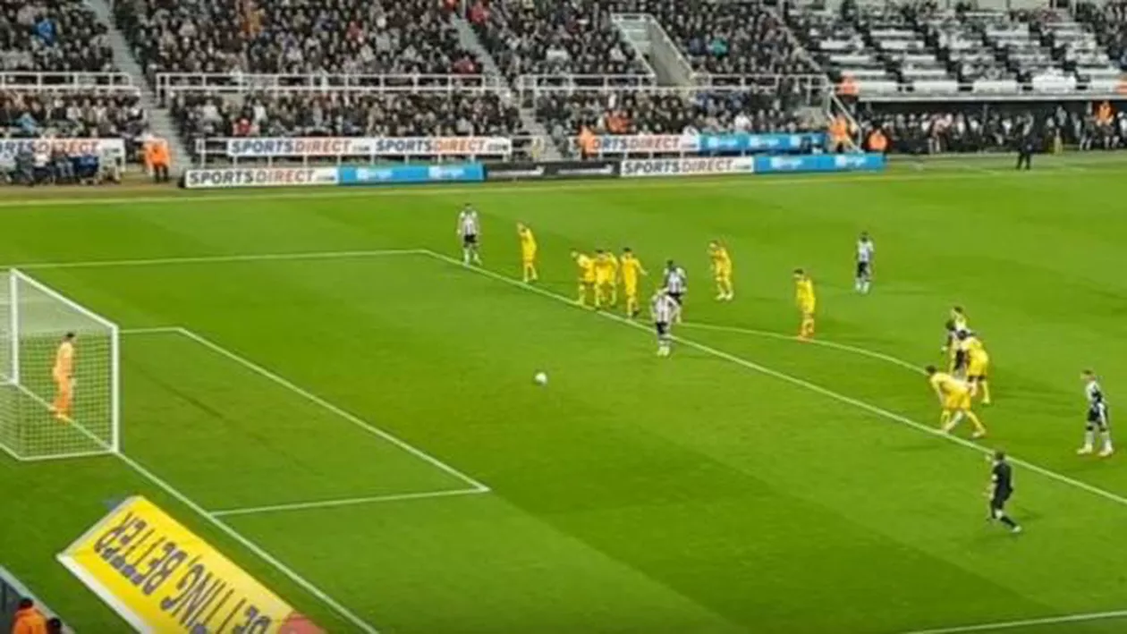 Cea mai mare EROARE din istoria arbitrajului modern: Decizie incredibilă a ”centralului” după un penalty! (VIDEO)