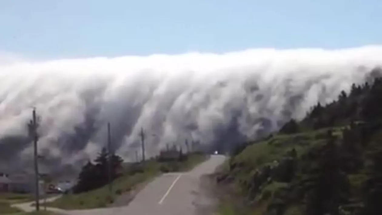 Imagini INCREDIBILE! Cum arată o revărsare de nori (VIDEO)