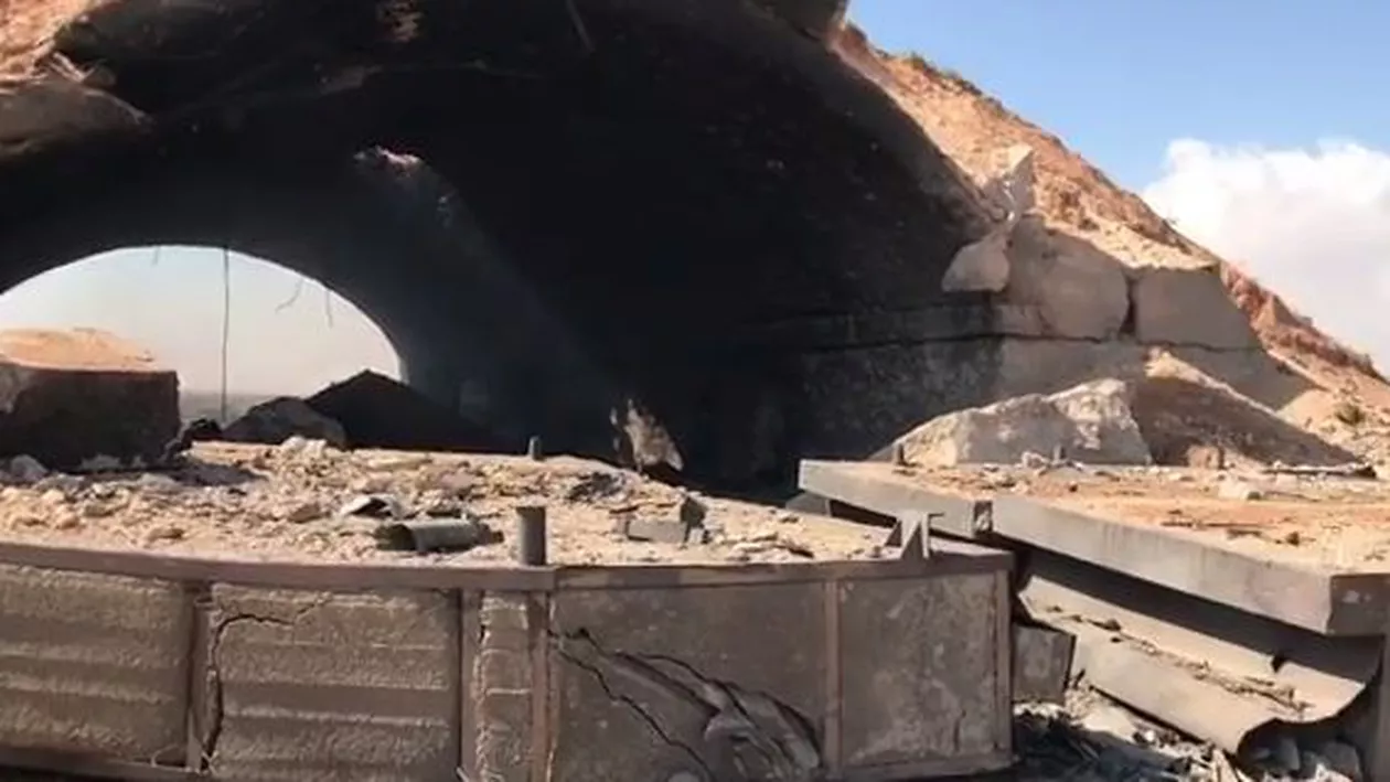 Primele imagini cu baza aeriană siriană distrusă de forțele americane (VIDEO)