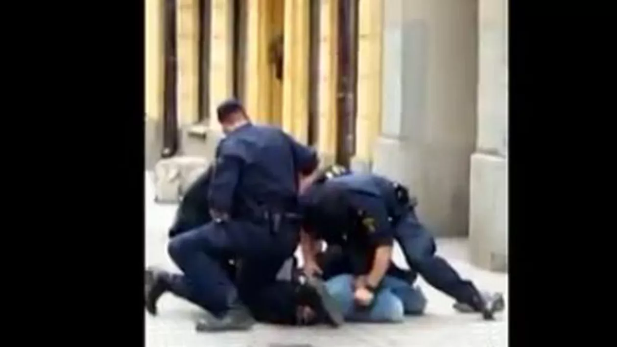 IMAGINI din momentul în care poliția suedeză îl prinde și arestează pe bărbatul suspectat că a comis atacul terorist din centrul Stockholmului (VIDEO)
