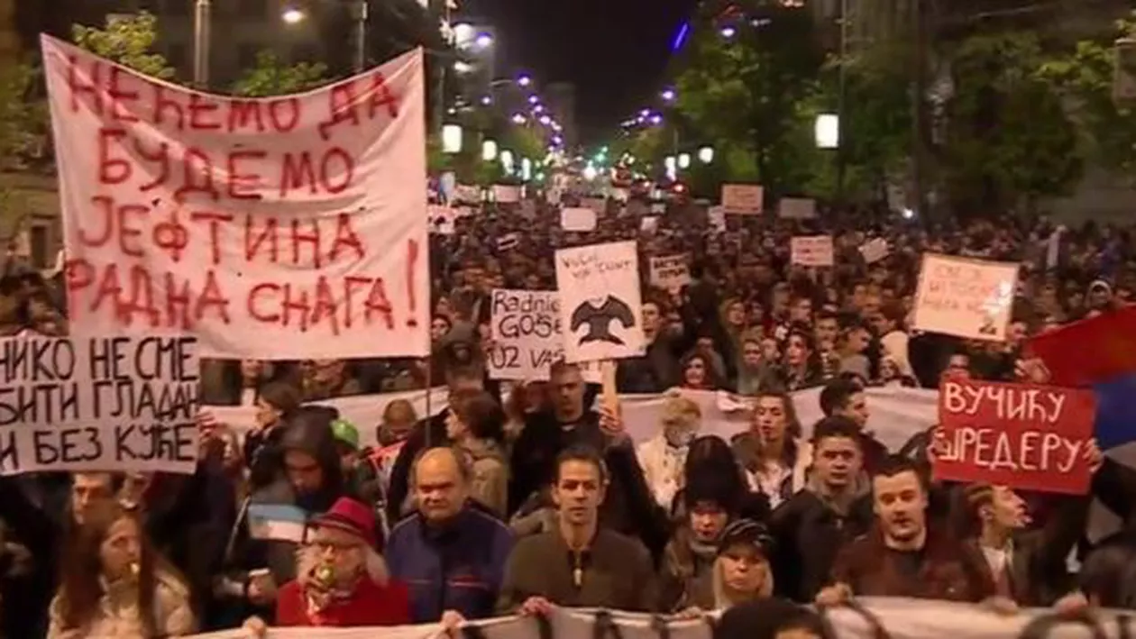 MODEL ROMÂNESC! Protest URIAȘ în Serbia: 10.000 de oameni cer demisia premierului ales președinte! (VIDEO)