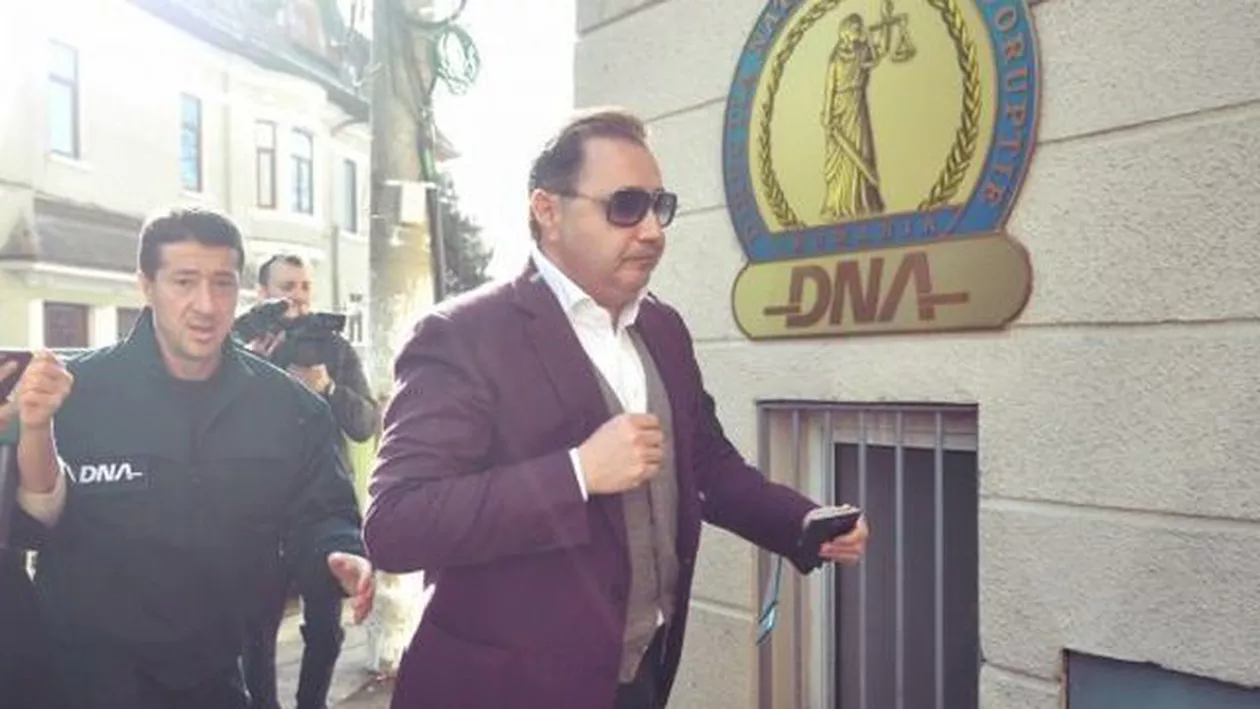 TUPEU DE POLITICIENI: Doi membri PRU au fugit de la un hotel după ce au dat o țeapă de 10.000 de euro (VIDEO)