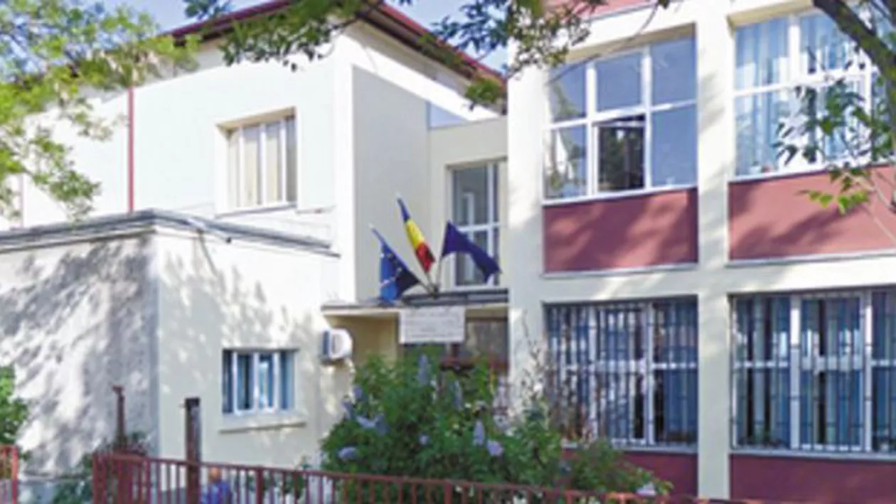 Situație alarmantă în școlile bucureștene! Elevii sunt nevoiți să meargă la cursuri în trei schimburi din cauza supraaglomerării