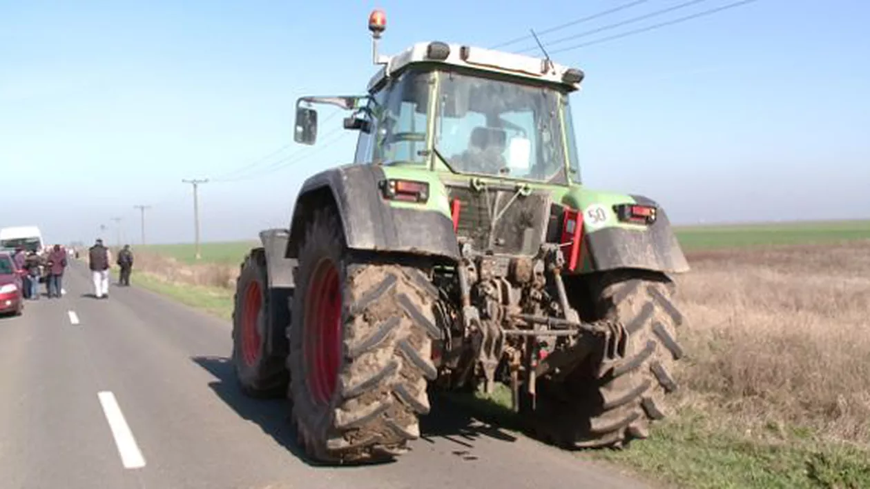 Judecătorii de la Înalta Curte au decis: Conducerea unui tractor pe drumurile publice de către o persoană fără permis NU ESTE O INFRACȚIUNE