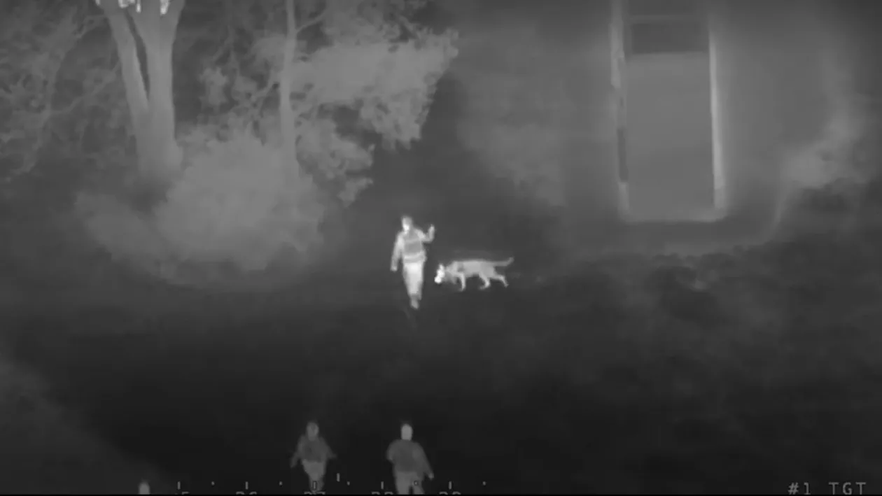 MOBILIZARE de FORȚE ! Un elicopter, câini antrenați și aparatură specială! Autoritățile au prins un grup de tineri care au furat BOMBOANE (VIDEO)