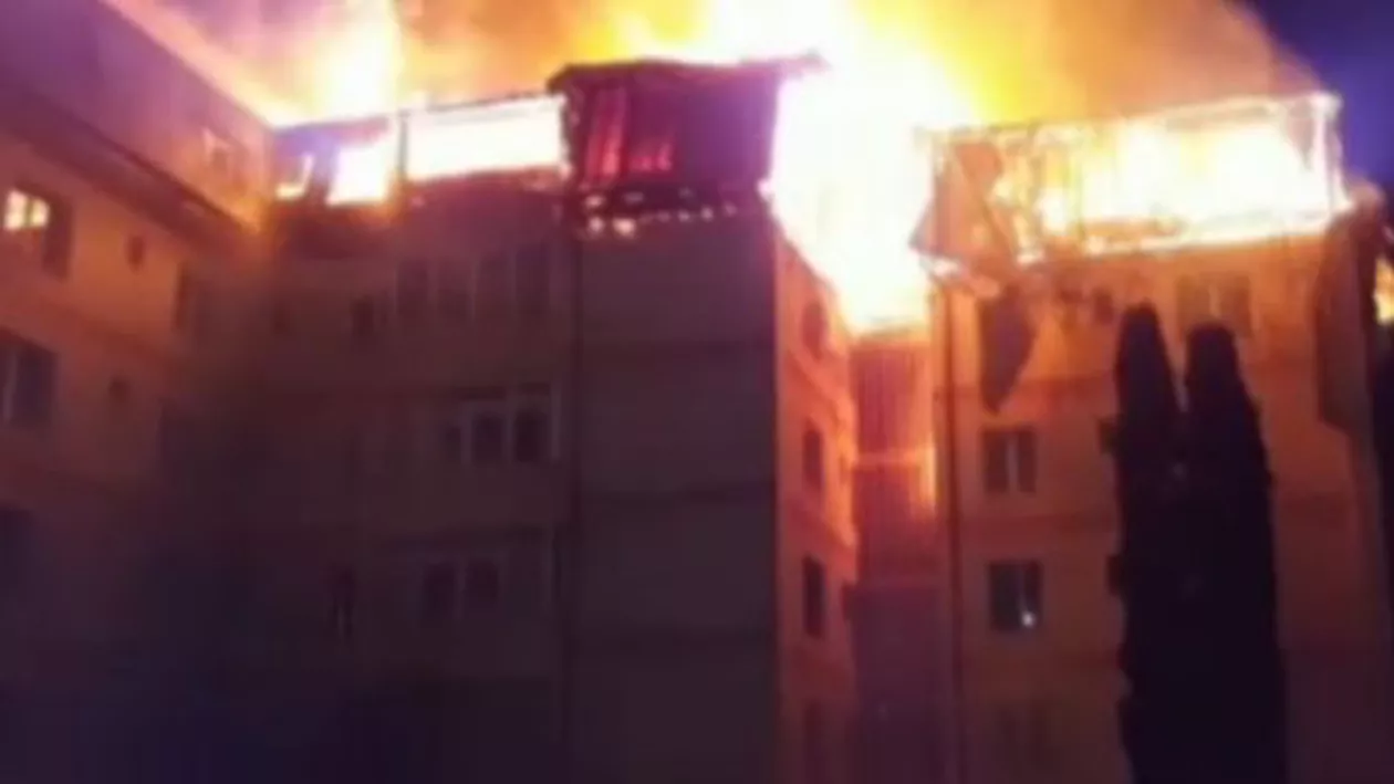 Momente de PANICĂ! A izbucnit un INCENDIU la o MANSARDĂ din Gura Humorului