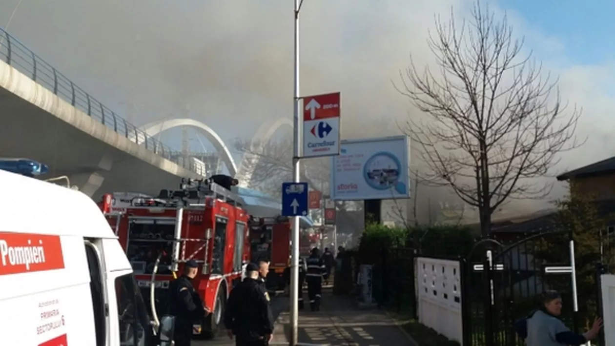 Incendiu de PROPORȚII lângă Podul Grozăvești: Pompierii au intervenit DE URGENȚĂ (FOTO)