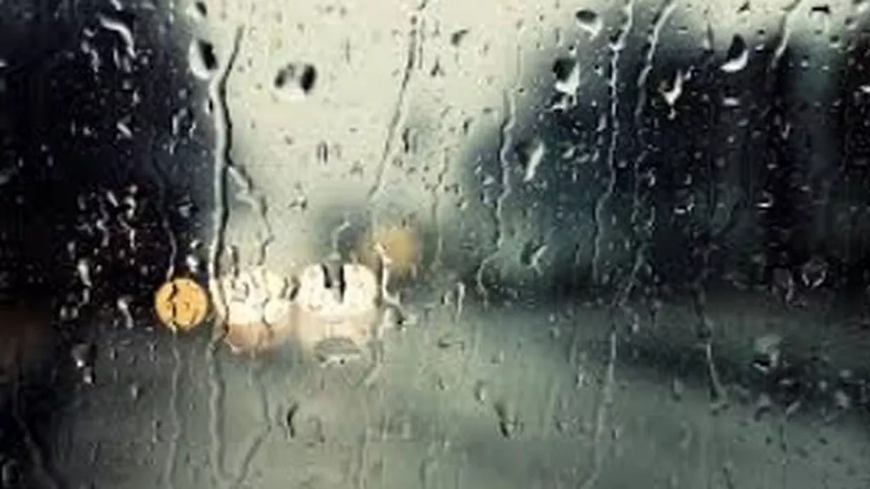 Vremea se va răci de duminică seară. Urmează ploi moderate și intensificări ale vântului