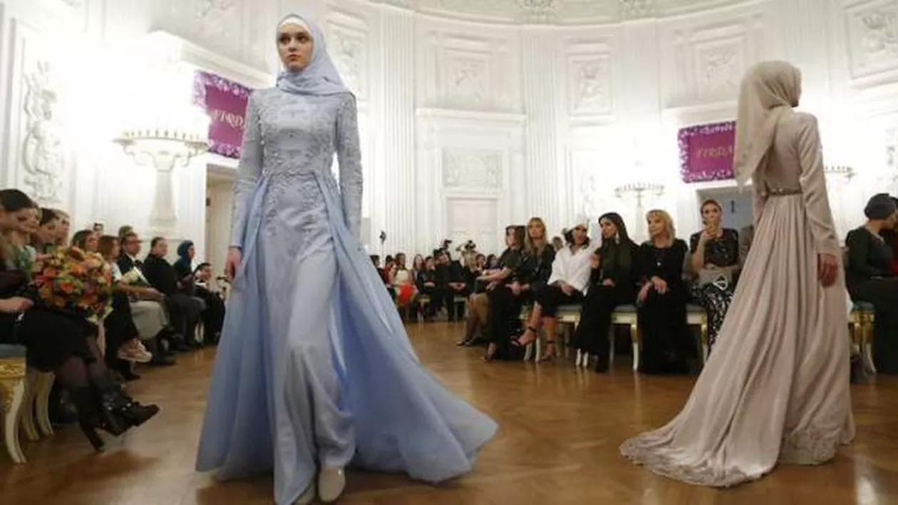 ISLAMIC CHIC: Primul show de modă al fiicei președintelui Cecen! (FOTO)