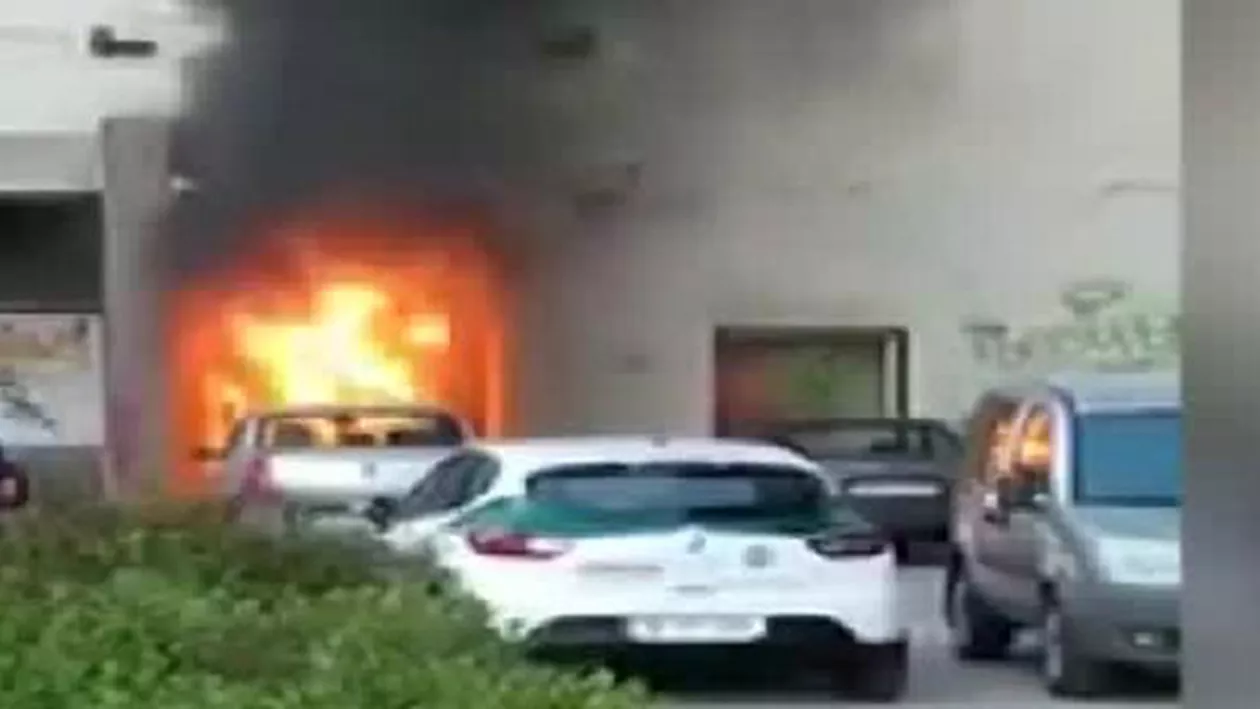 Incendiu puternic la un cinematograf din Targoviște. Focul ar fi fost pus intenționat (VIDEO)