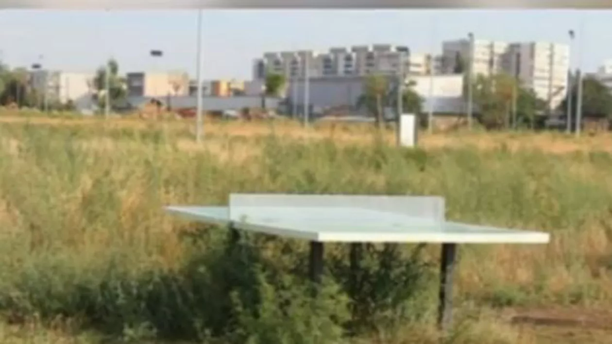 Doreii din Prahova s-au luat la întrecere. Tot mai multe lucrări din bani publici sunt făcute în bătaie de joc (VIDEO)