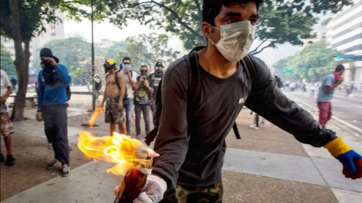 Venezuela: 3 oameni au murit în protestele violente față de regimul de la Caracas (VIDEO)