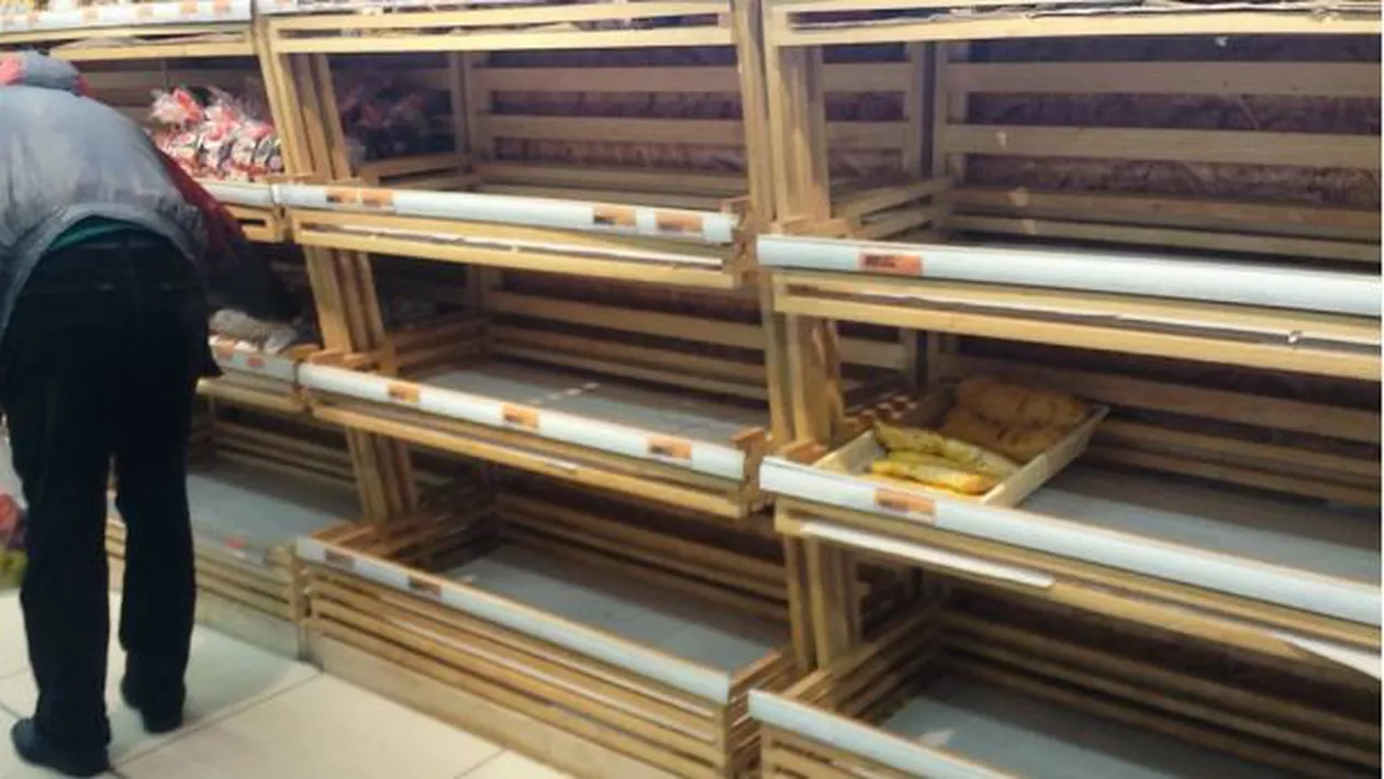 IMAGINEA ZILEI: Chișinăul a rămas FĂRĂ PÂINE din cauza drumurilor închise (FOTO)