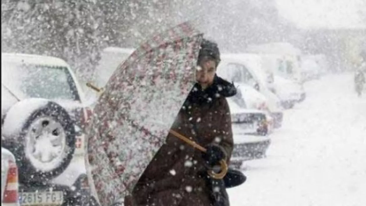 Haos în județul Vaslui: Întreg municipiul Bârlad a rămas fără curent electric, iar zeci de persoane sunt înzăpezite (FOTO)